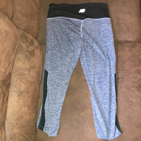 Balance Capri Leggings Women Light Gray, Black - Picture 2 of 4